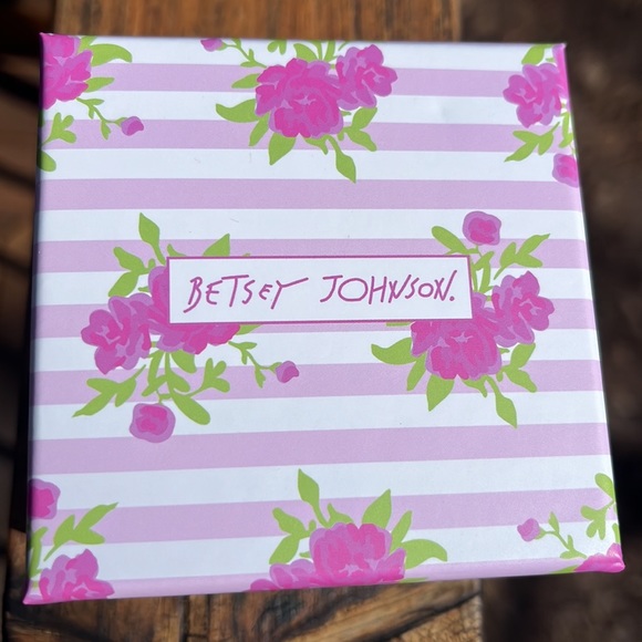 Betsey Johnson Tulip Mismatched Earrings NEW - Picture 5 of 7